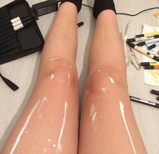 Illustration for article titled A meme-hungry internet attempts to recreate The Dress with some shiny legs